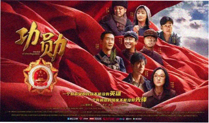 动漫人焦点图：原画工作台与分镜稿纸堆叠的特写